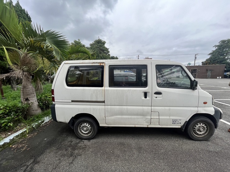 中華白色自用小貨車